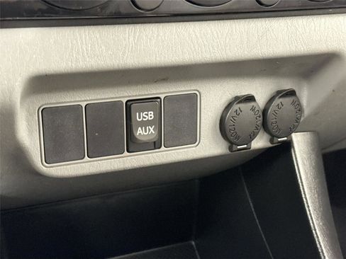 Used 2015 Toyota Tacoma PreRunner image 31