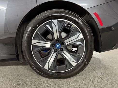 Used 2023 BMW iX xDrive50 w/ Premium Package image 16