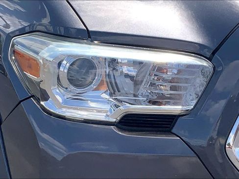 Used 2019 Toyota Tacoma SR5 RWD image 28