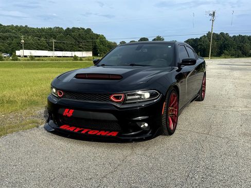 Used 2017 Dodge Charger R/T image 1