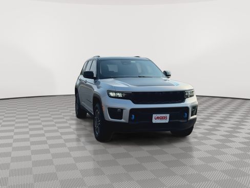 Used 2022 Jeep Grand Cherokee Trailhawk w/ Luxury Tech Group III image 3