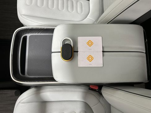 Used 2023 Rivian R1S Launch Edition image 31