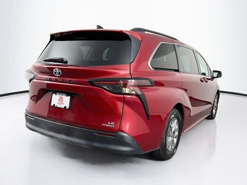 Used 2024 Toyota Sienna LE w/ LE Plus Package AWD/4WD image 10