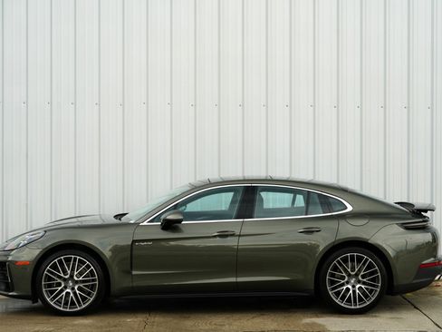 Used 2025 Porsche Panamera 4 w/ Premium Package image 9