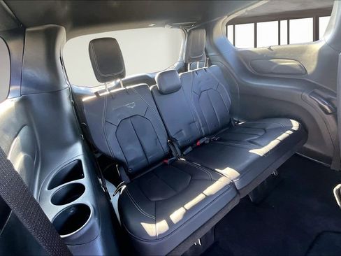 Used 2021 Chrysler Pacifica Touring-L w/ Uconnect Theater Family Group image 24