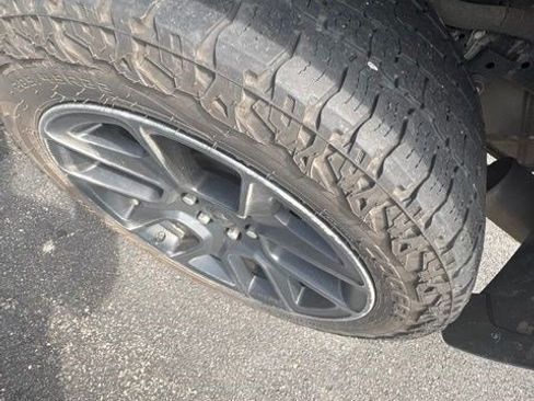 Used 2023 RAM 1500 Laramie AWD/4WD image 10