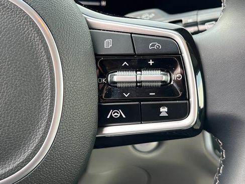Certified 2025 Kia Sorento S image 30