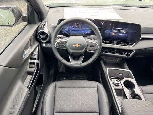 New 2026 Chevrolet Equinox LT w/ Convenience Package II FWD image 17