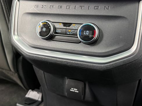 Used 2025 Ford Expedition Active AWD/4WD image 34