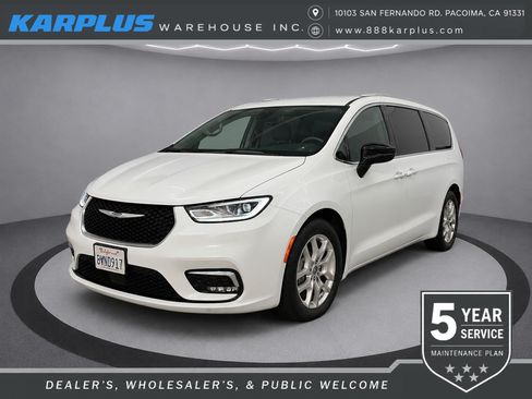 Used 2024 Chrysler Pacifica Touring FWD image 1