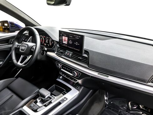 Used 2025 Audi Q5 2.0T Premium w/ Convenience Plus Package image 17