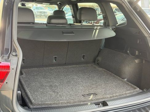 Used 2022 Volkswagen Tiguan SEL R-Line image 7