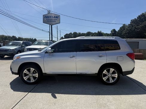 Used 2012 Toyota Highlander Limited w/ Tow Pkg FWD image 4