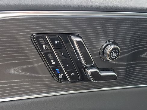 Certified 2024 Cadillac Lyriq Sport RWD image 19
