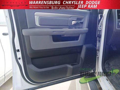 Used 2019 RAM 1500 Classic SLT w/ Luxury Group image 13