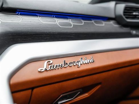 Used 2019 Lamborghini Urus image 34