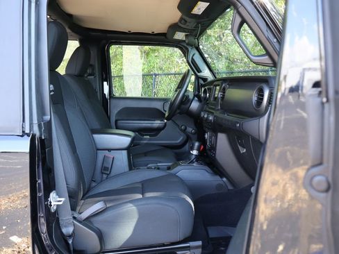 Used 2022 Jeep Wrangler Sport image 38