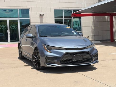 Used 2021 Toyota Corolla SE FWD image 2