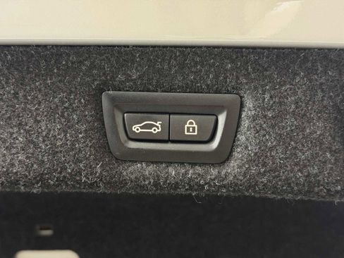 Used 2019 BMW 530e w/ Convenience Package RWD image 17