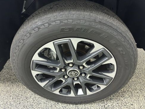 Used 2023 Toyota Tundra Limited image 14