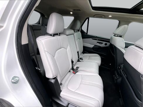 Used 2023 Honda Pilot Touring image 19