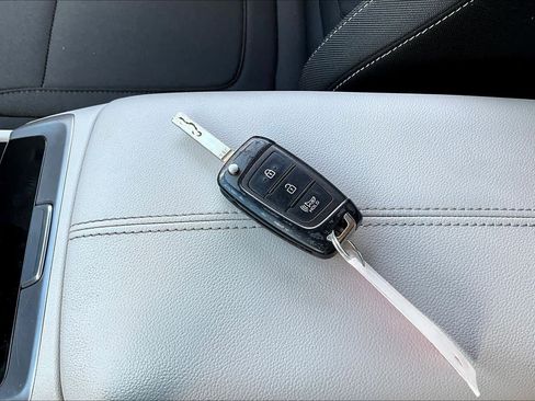 Used 2023 Hyundai Tucson SE image 13