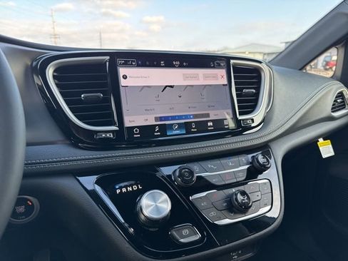 New 2026 Chrysler Pacifica Select w/ S Appearance Package FWD image 17