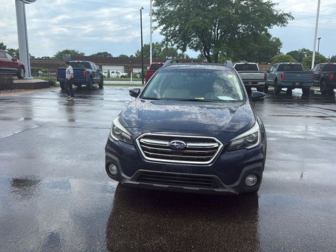 Used 2018 Subaru Outback 2.5i Limited AWD/4WD image 8