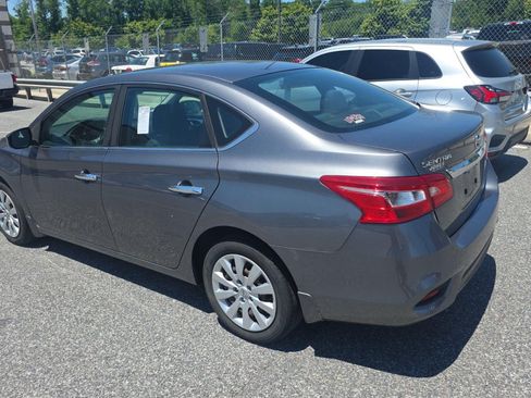 Used 2019 Nissan Sentra S FWD image 4