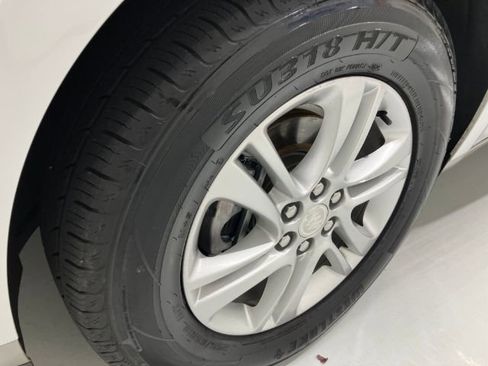 Used 2020 Buick Enclave Essence image 25