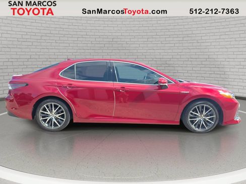 Used 2021 Toyota Camry XLE w/ Navigation Upgrade Package FWD image 5