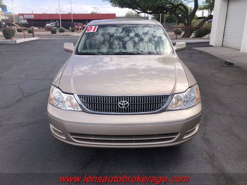 Used 2001 Toyota Avalon XLS image 3