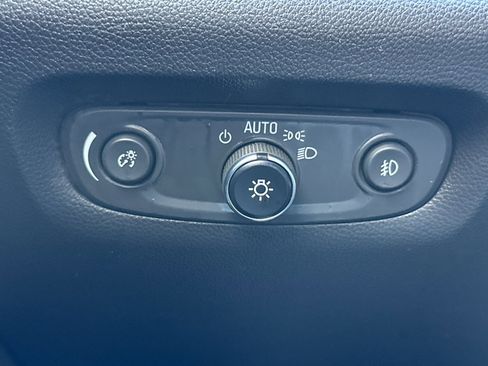 Used 2018 Chevrolet Traverse LT AWD/4WD image 40
