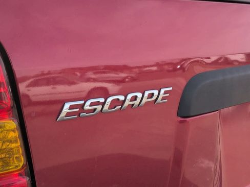Used 2004 Ford Escape XLS image 12