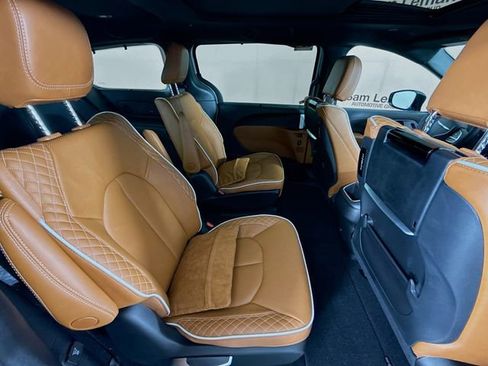 New 2026 Chrysler Pacifica Pinnacle image 27