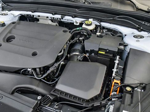 New 2026 Volvo XC40 B5 Plus w/ Protection Package Premier image 27