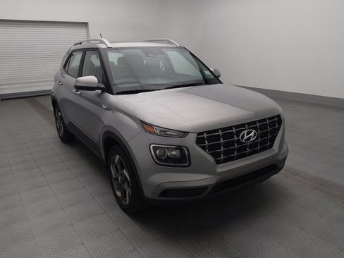 Used 2024 Hyundai Venue SEL FWD image 13