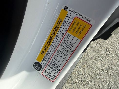 Used 2019 Chevrolet Bolt Premier w/ Infotainment Package image 59