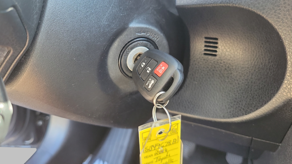 Used 2014 Toyota Corolla LE FWD image 21
