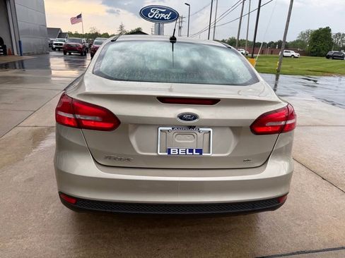 Certified 2017 Ford Focus SE FWD image 6