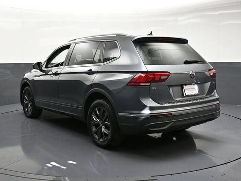 Used 2022 Volkswagen Tiguan SE AWD/4WD image 3