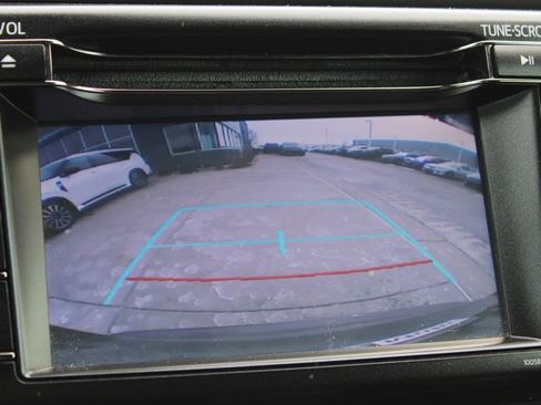 Used 2018 Toyota RAV4 LE image 33