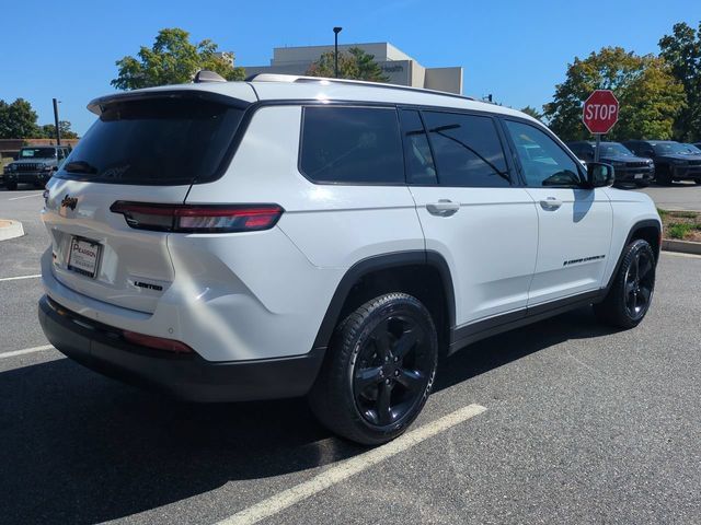 Used 2023 Jeep Grand Cherokee L Limited w/ Black Appearance Package AWD/4WD image 4
