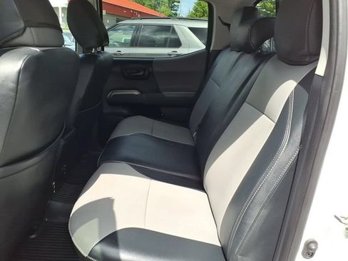 Used 2020 Toyota Tacoma SR5 AWD/4WD image 14