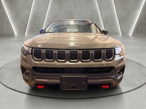 Used 2023 Jeep Compass Trailhawk AWD/4WD image 2