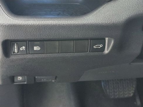 Used 2022 Toyota RAV4 XSE AWD/4WD image 16