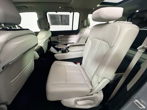 Used 2023 Jeep Grand Wagoneer Base image 27