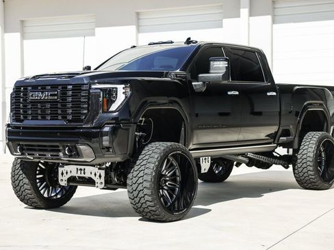 Used 2024 GMC Sierra 3500 Denali Ultimate image 17