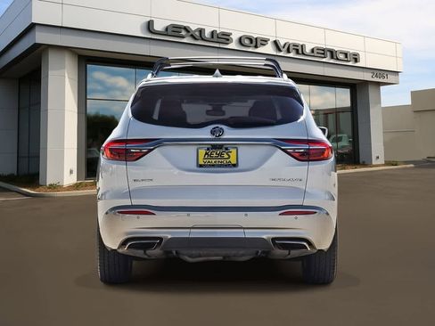 Used 2018 Buick Enclave Premium w/ Experience Buick Package image 3