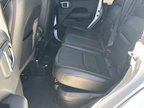 Used 2022 Jeep Wrangler Unlimited Sahara image 21